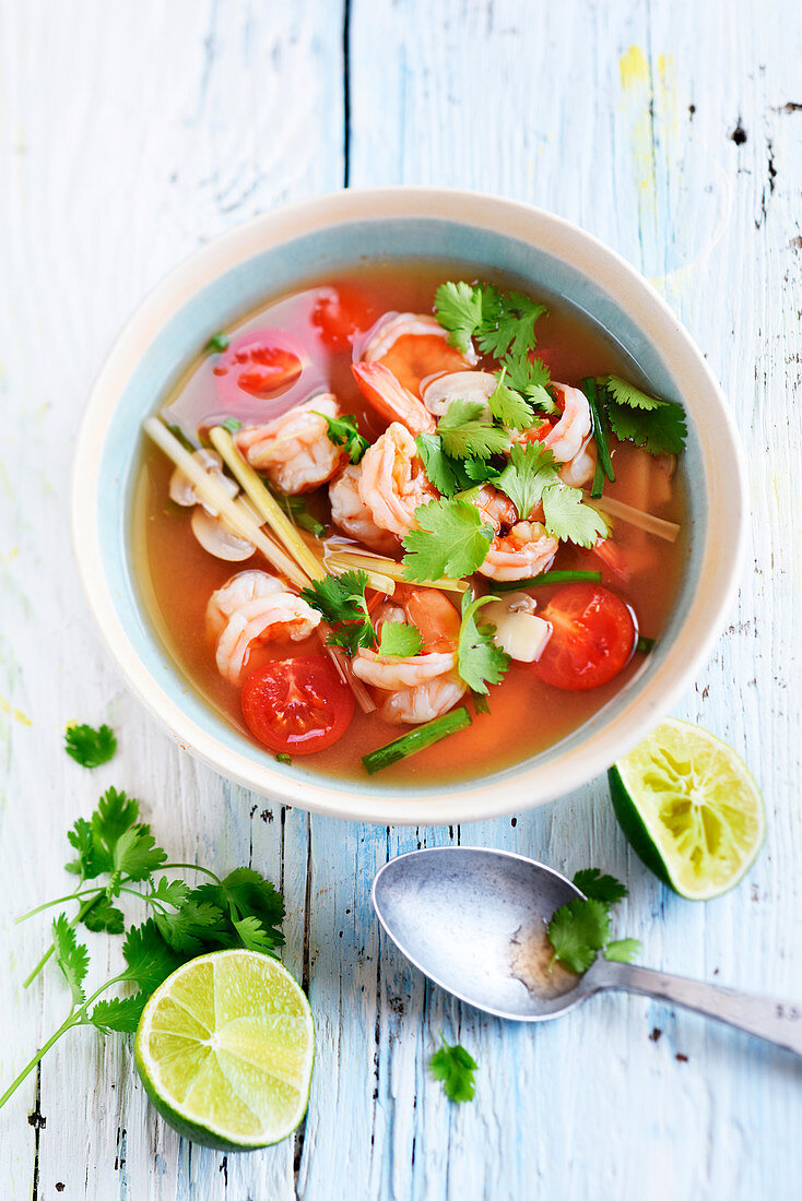 Tom Yum mit Garnelen und Kirschtomaten (Thailand)