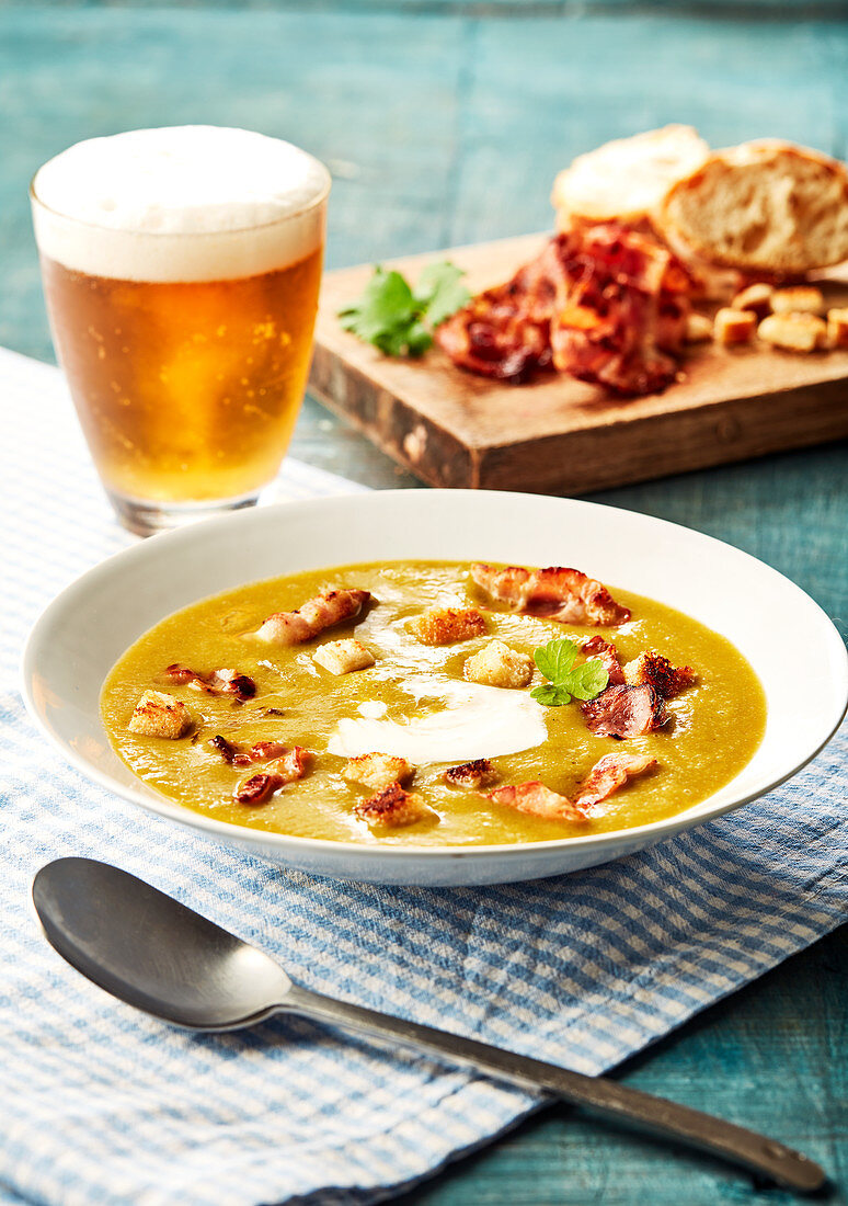 Cream of broccoli soup with grilled bacon