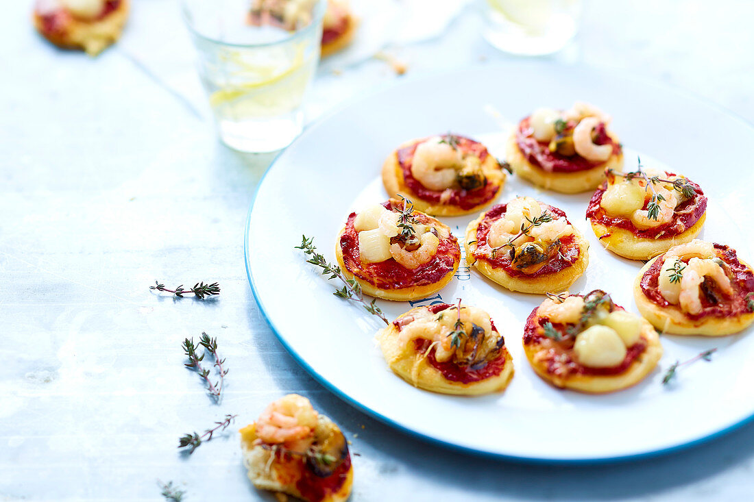 Seafood mini pizzas