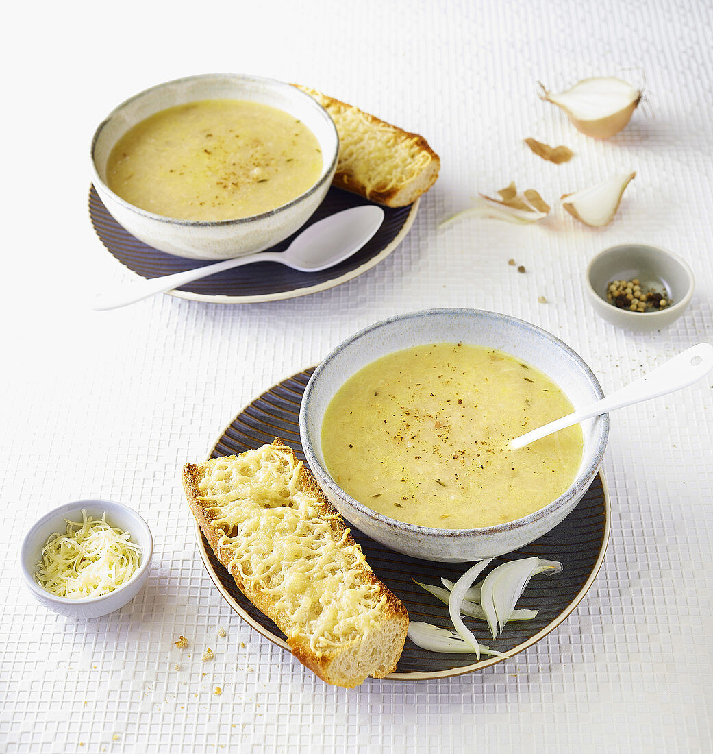 Onion soup with cheese baguette