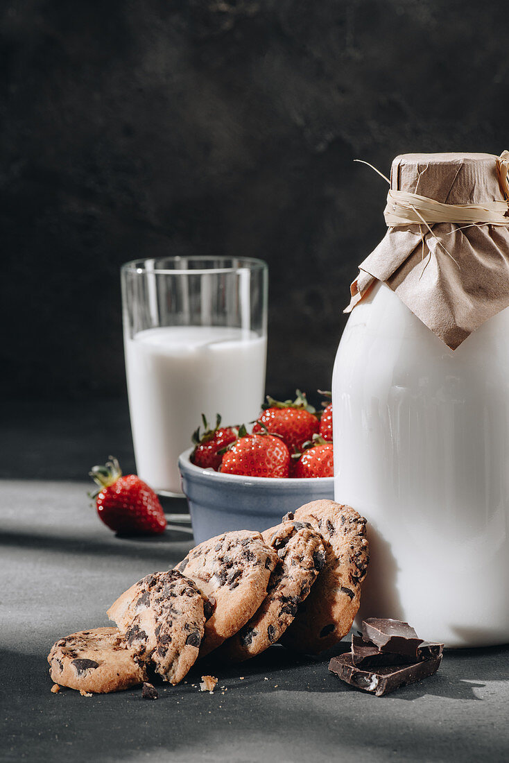 Chocolate-chip cookies with milk and strawberries