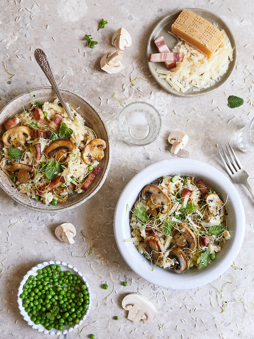 Risotto mit Erbsen, Champignons und Pancetta