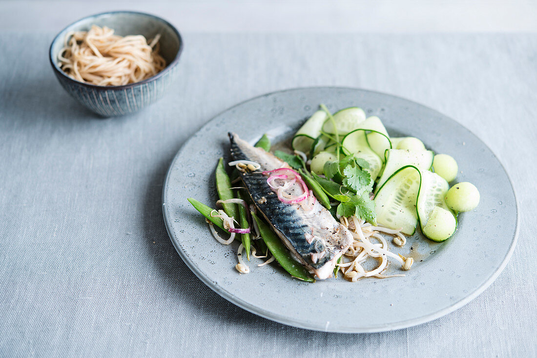 Mackerel noodles cucumber