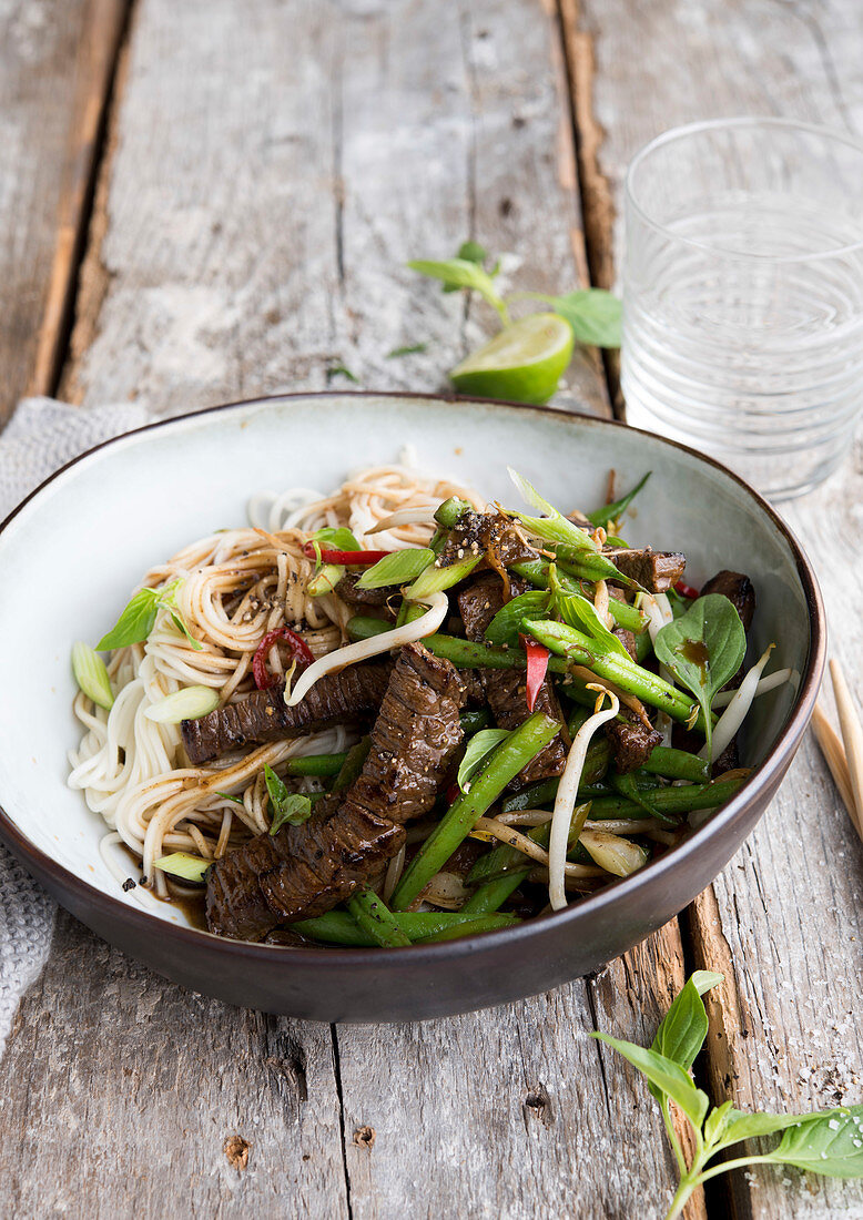 Noodles with beef and green beans (Thailand)