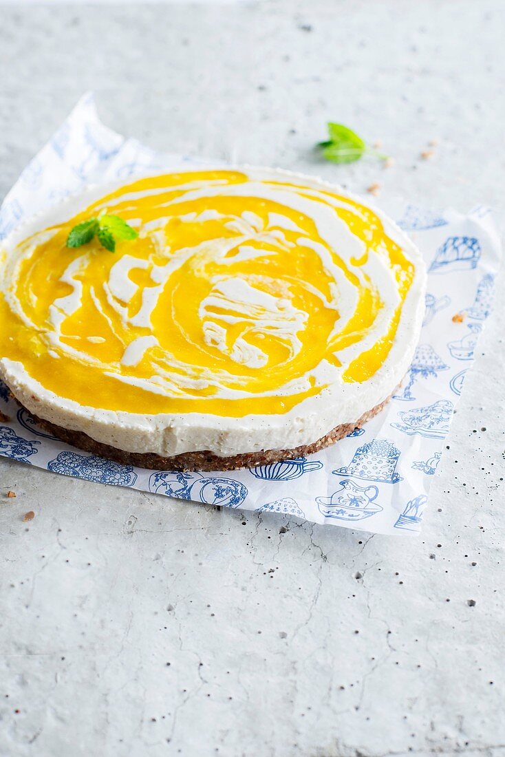 Käsekuchen mit Mango-Coulis