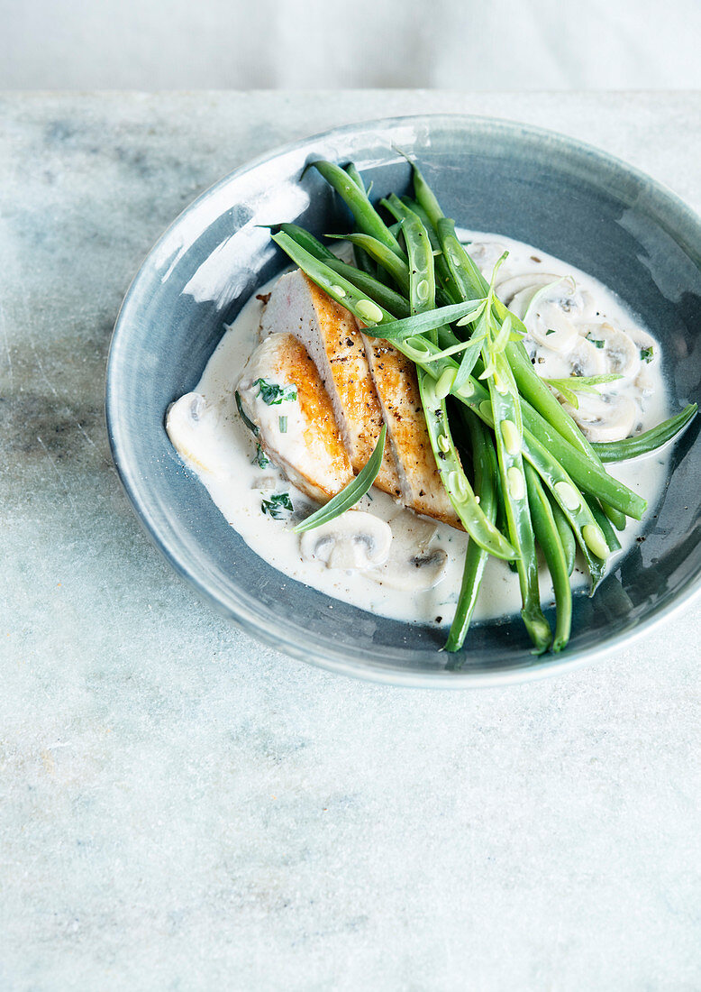 Roasted chicken breast with mushroom cream and green beans