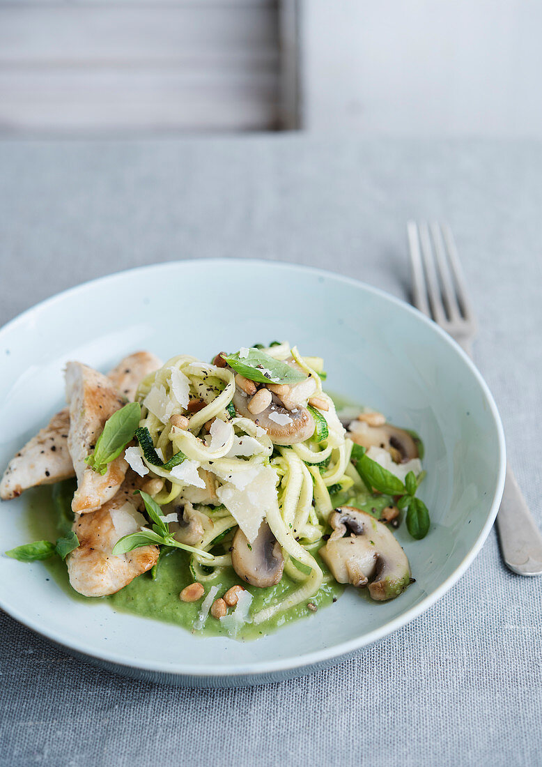 Spaghetti with chicken, mushrooms and courgette puree