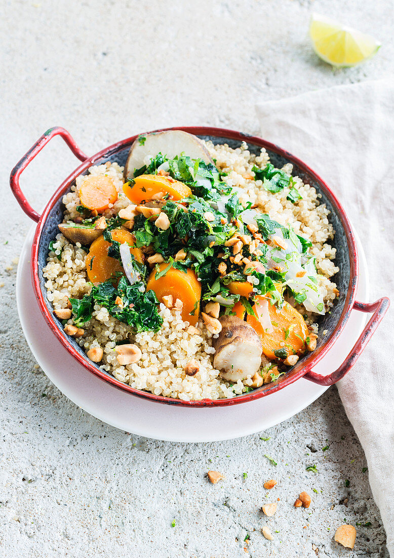 Kale stew with cashew nuts