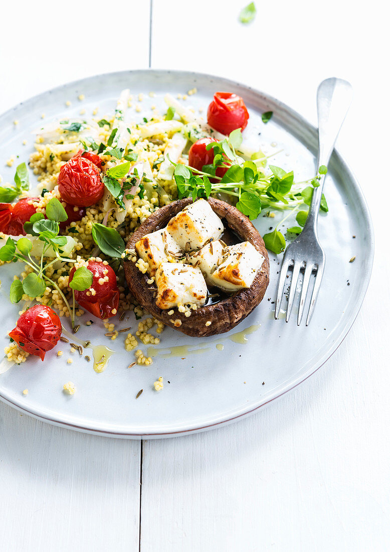 Pilz mit Ziegenkäse und Hirsesalat mit Kirschtomaten