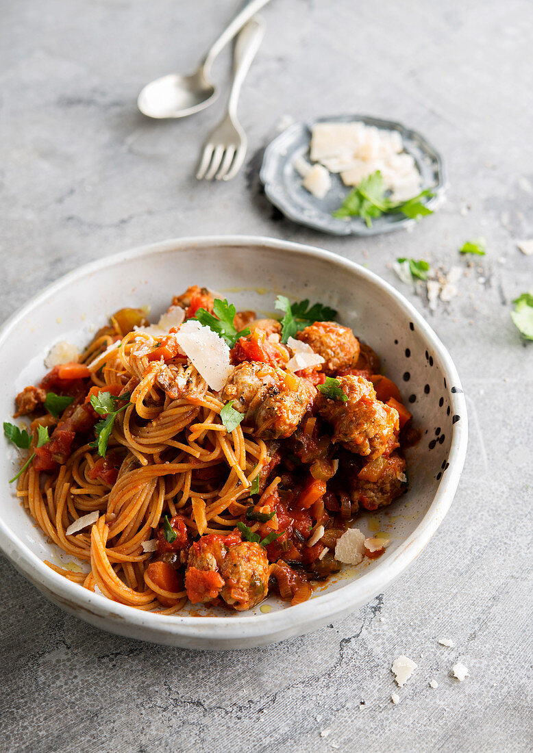 Spaghetti with sausage balls and tomato sauce