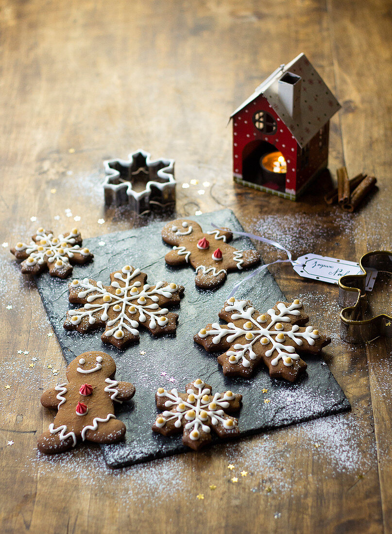 Christmas Gingerbreads With Icing