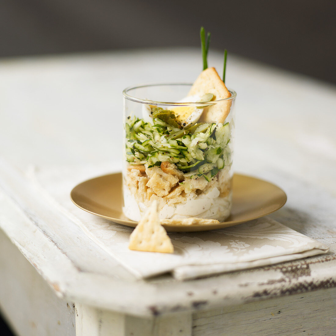 Starter with courgette, goat's cheese and crackers