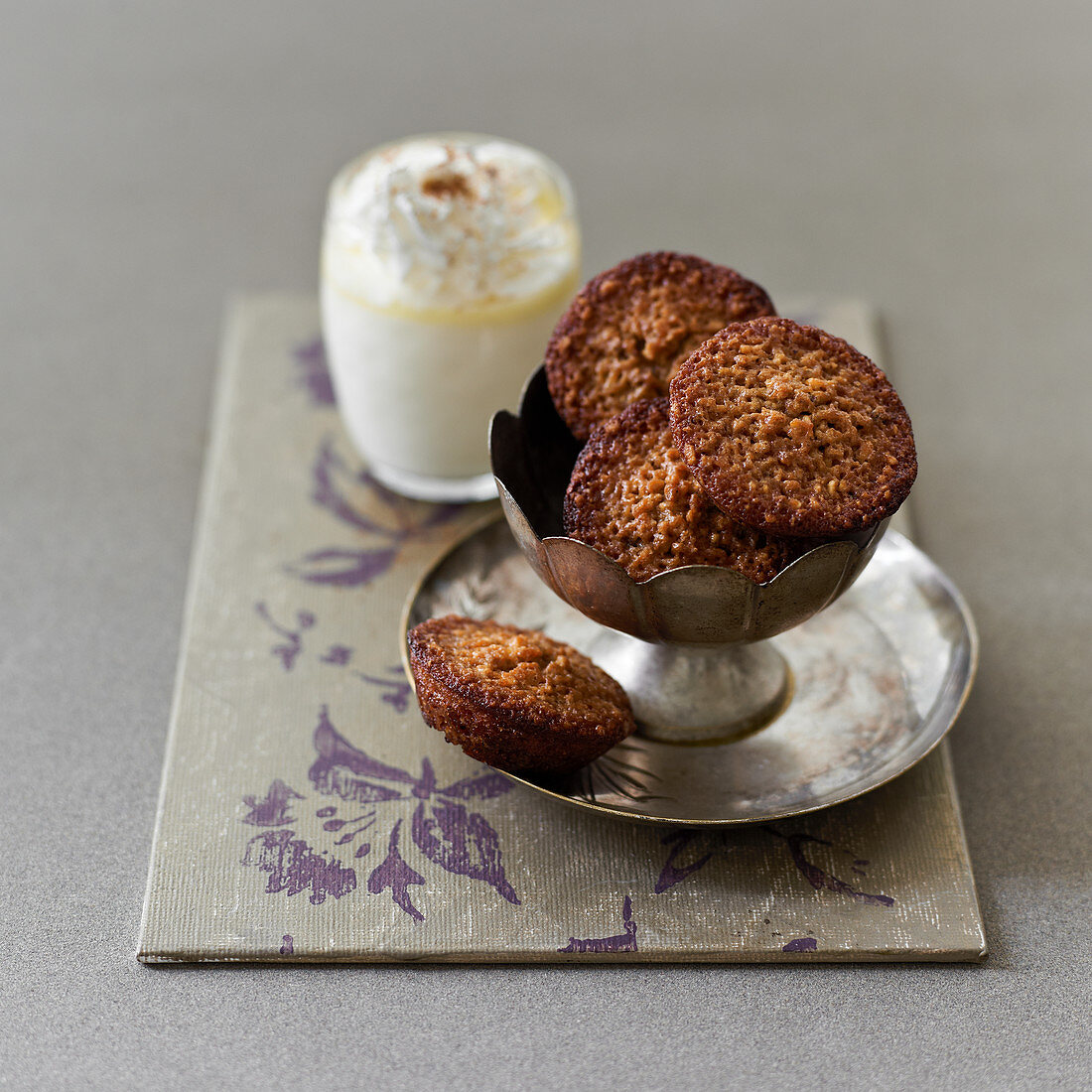 Moelleux-style almond cakes