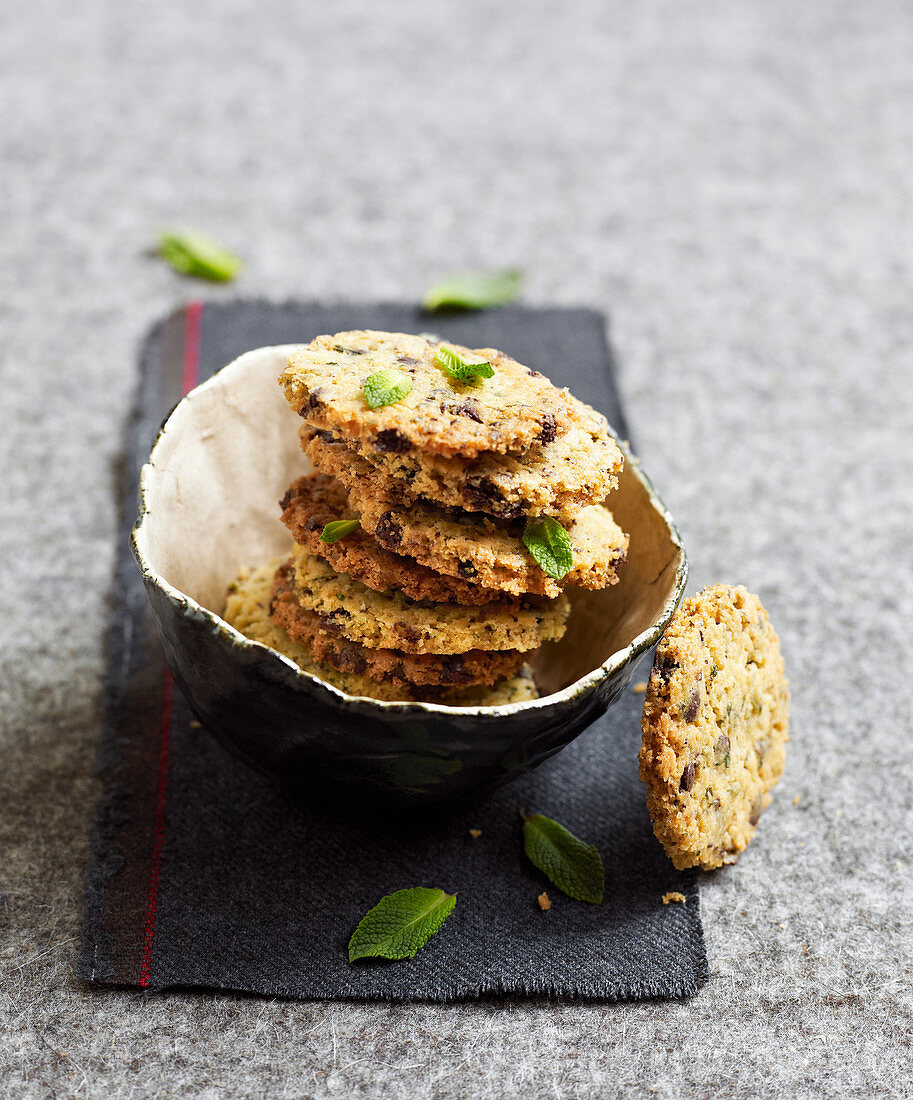 Chocolate shortbread with mint