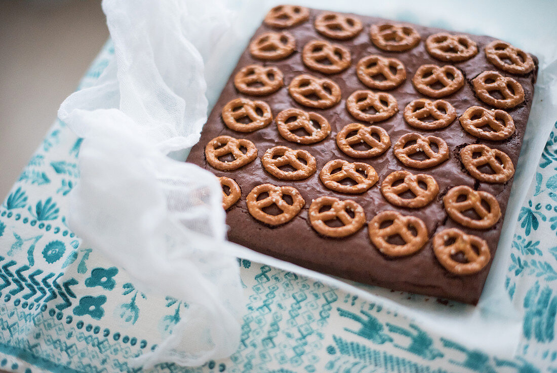 Brownie with salted pretzels