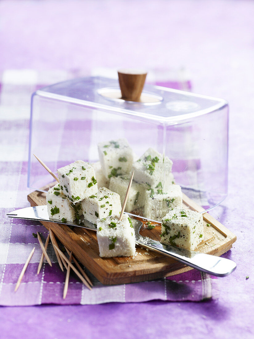 Salzige Marshmallow-Würfel mit Parmesan und Kräutern