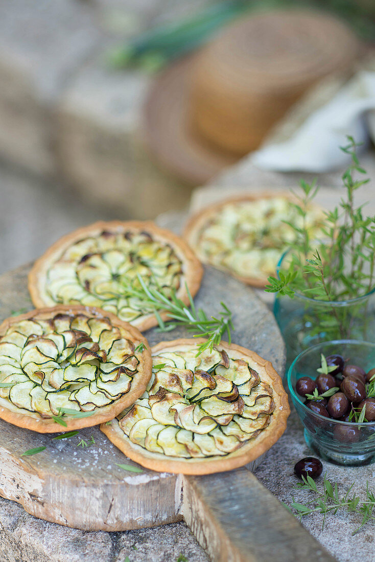Small courgette tartes with herbs