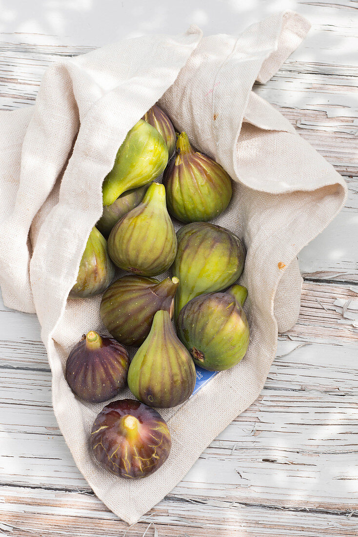 Fresh figs wrapped in a linen cloth