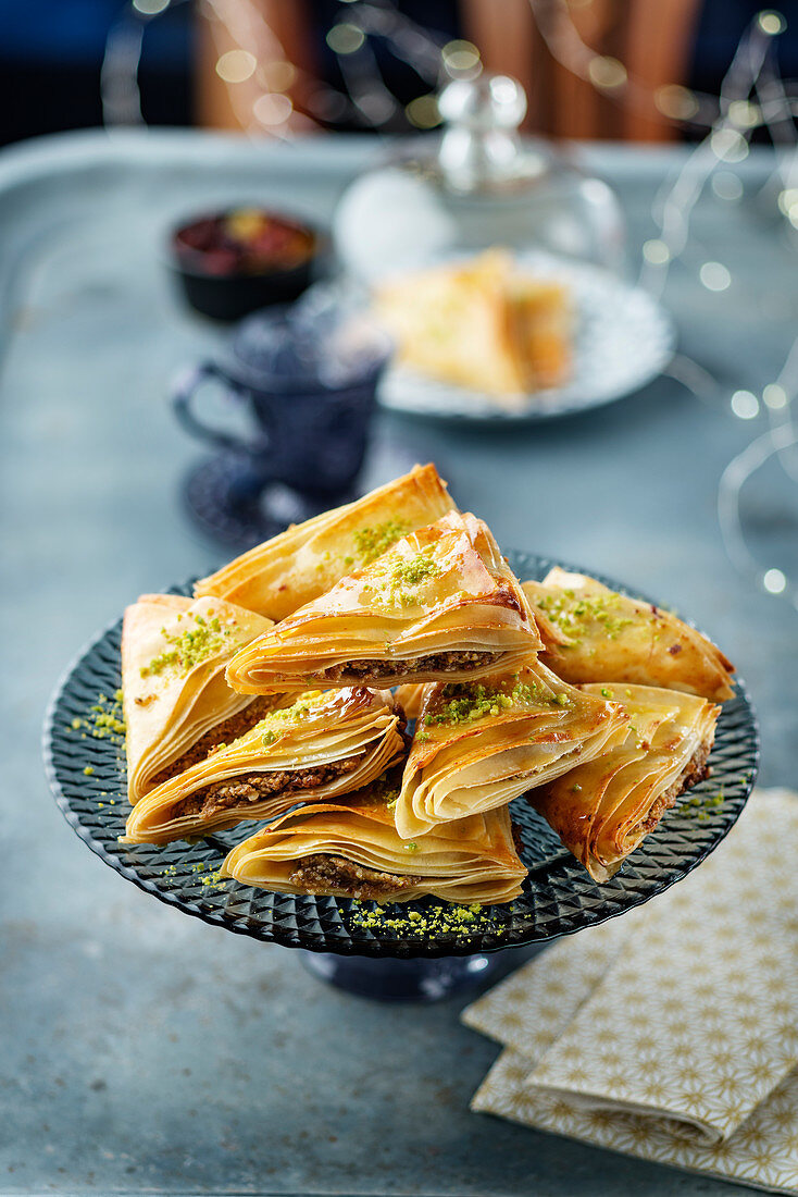 Baklava mit Rosinen, Mandeln und Pistazien