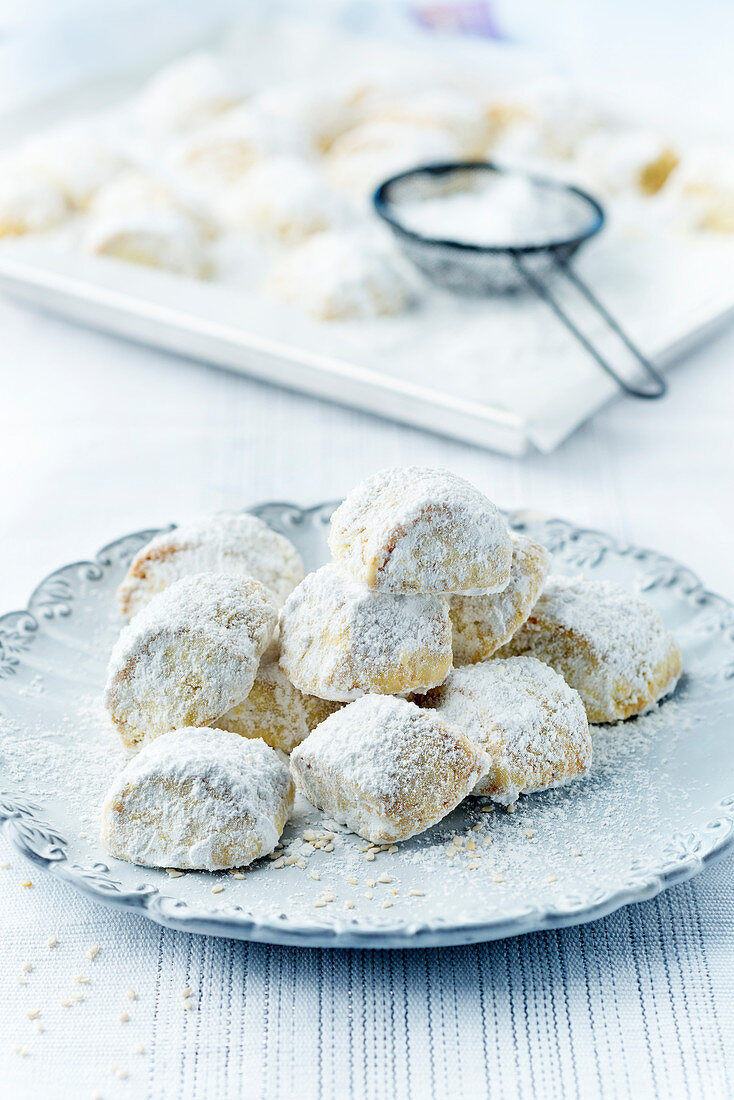 Sesame shortbread biscuits with icing sugar