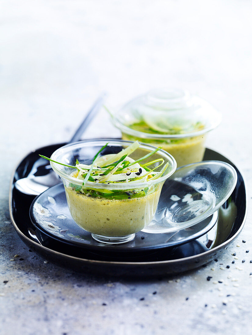 Spicy green tea and leek cream