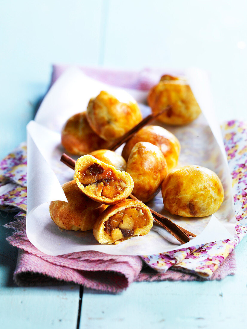 Sweet rolls with apple and pumpkin filling