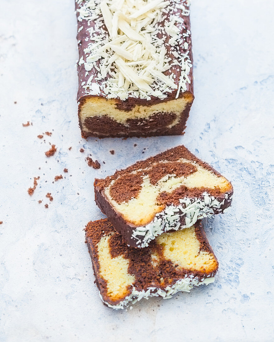 Marble cake with two kinds of chocolate
