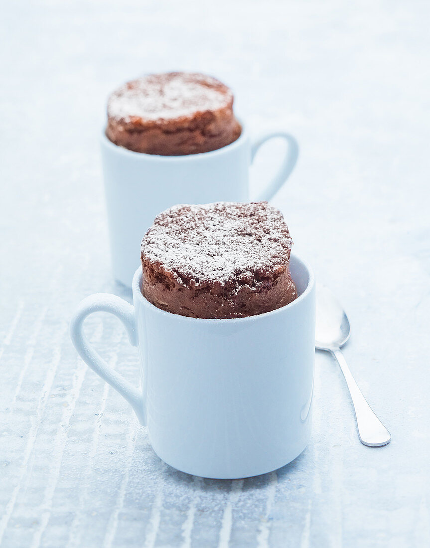 Tassenkuchen mit Schokolade und Banane