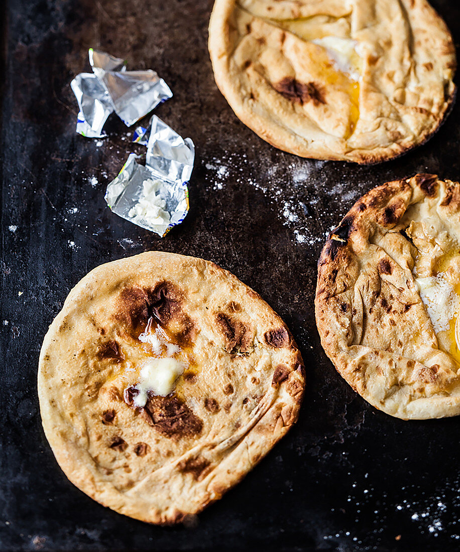 Naans mit Frischkäse (Fladenbrot, Indien)