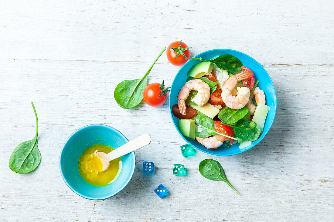 Prawn salad with avocado, tomatoes and lamb's lettuce