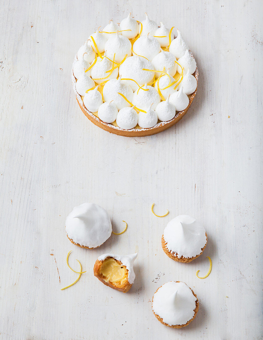 Lemon meringue biscuits and lemon meringue cake