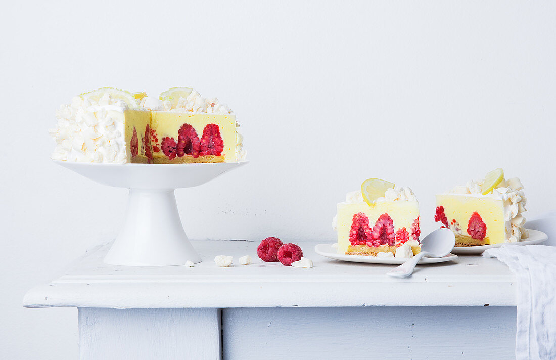 Meringue cake with lemon and raspberries
