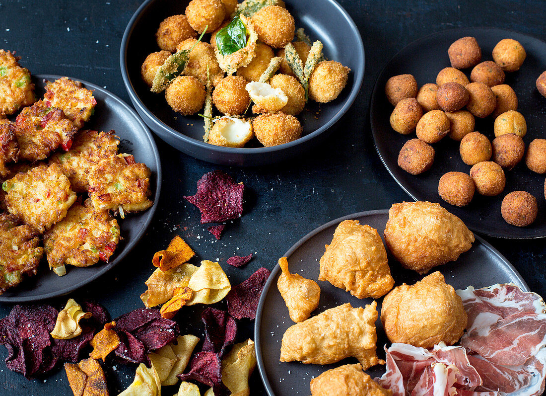 Various fried and deep-fried starters