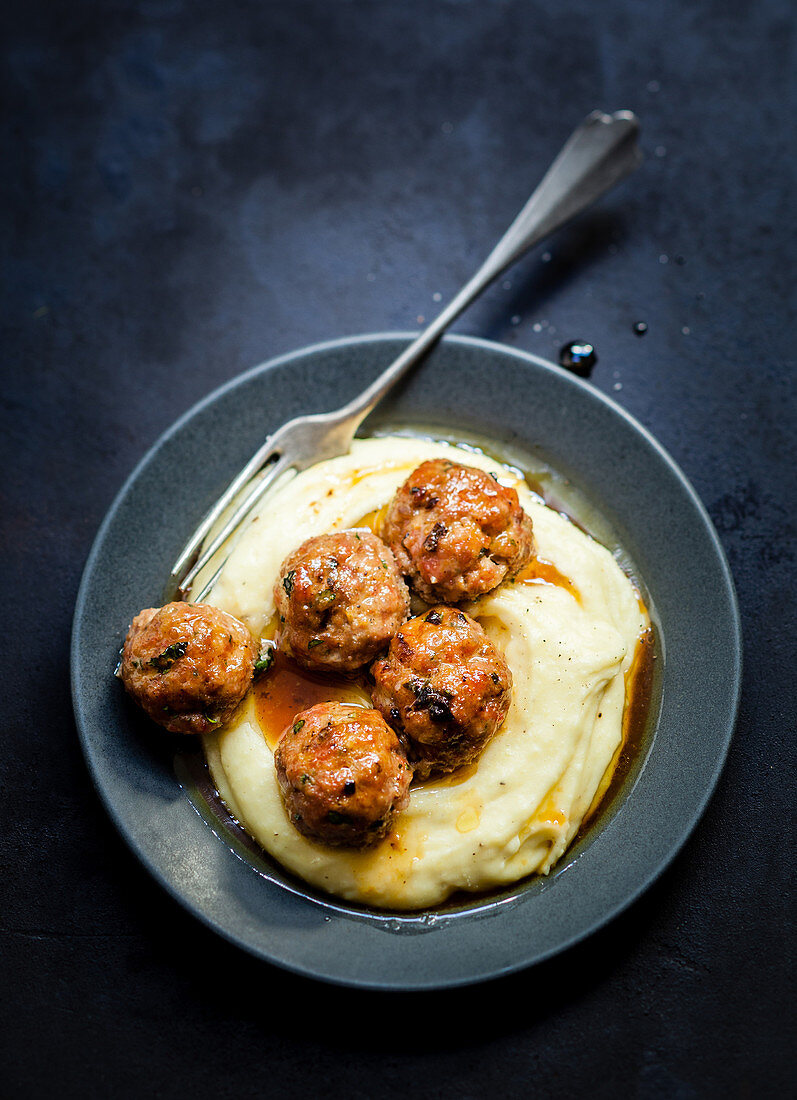 Meatballs with mashed potatoes