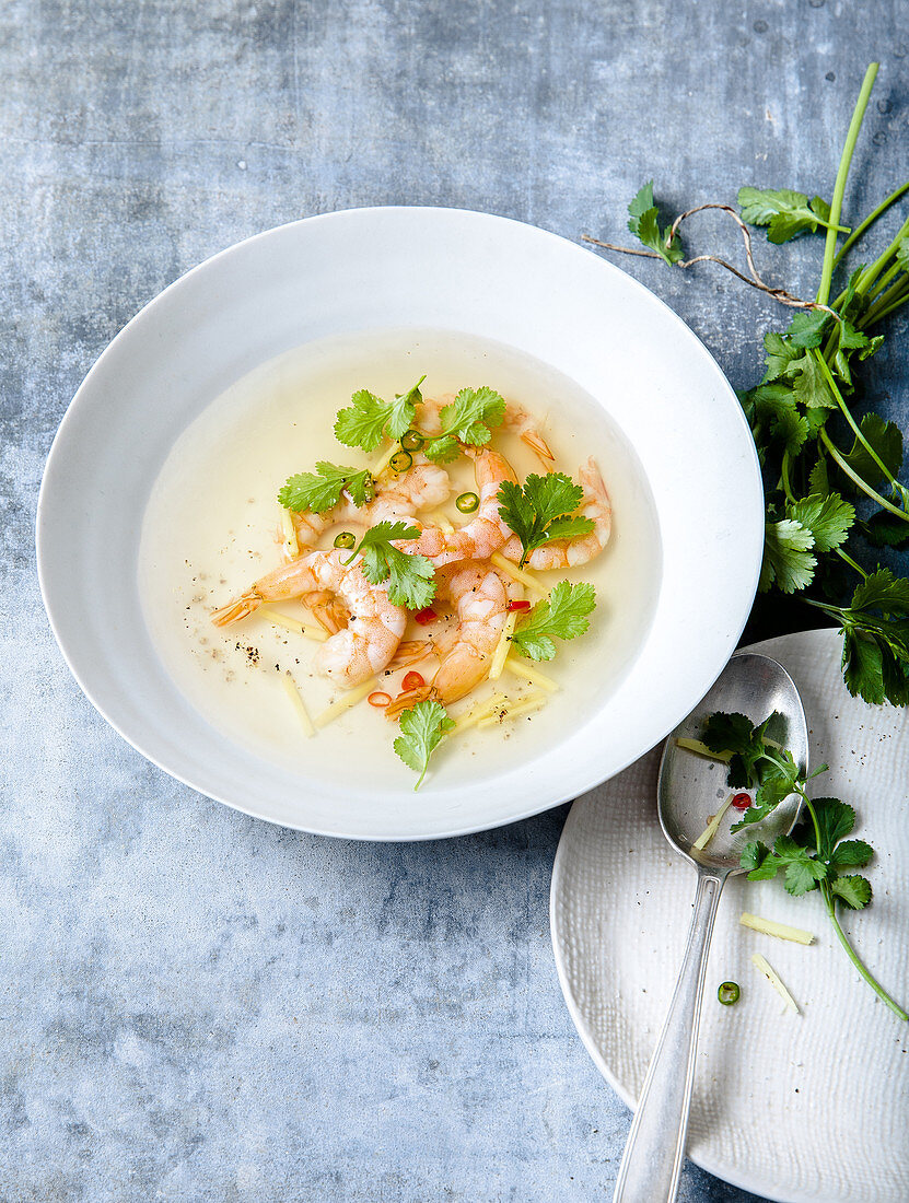 Broth with prawns and coriander