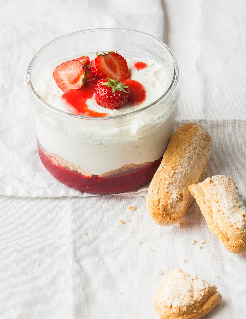 Tiramisu with strawberries