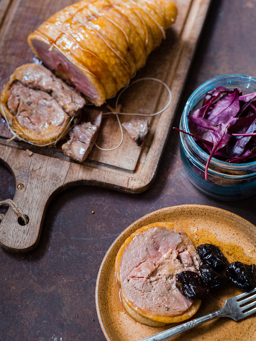 Gefüllte Entenbraten mit Dörrpflaumen