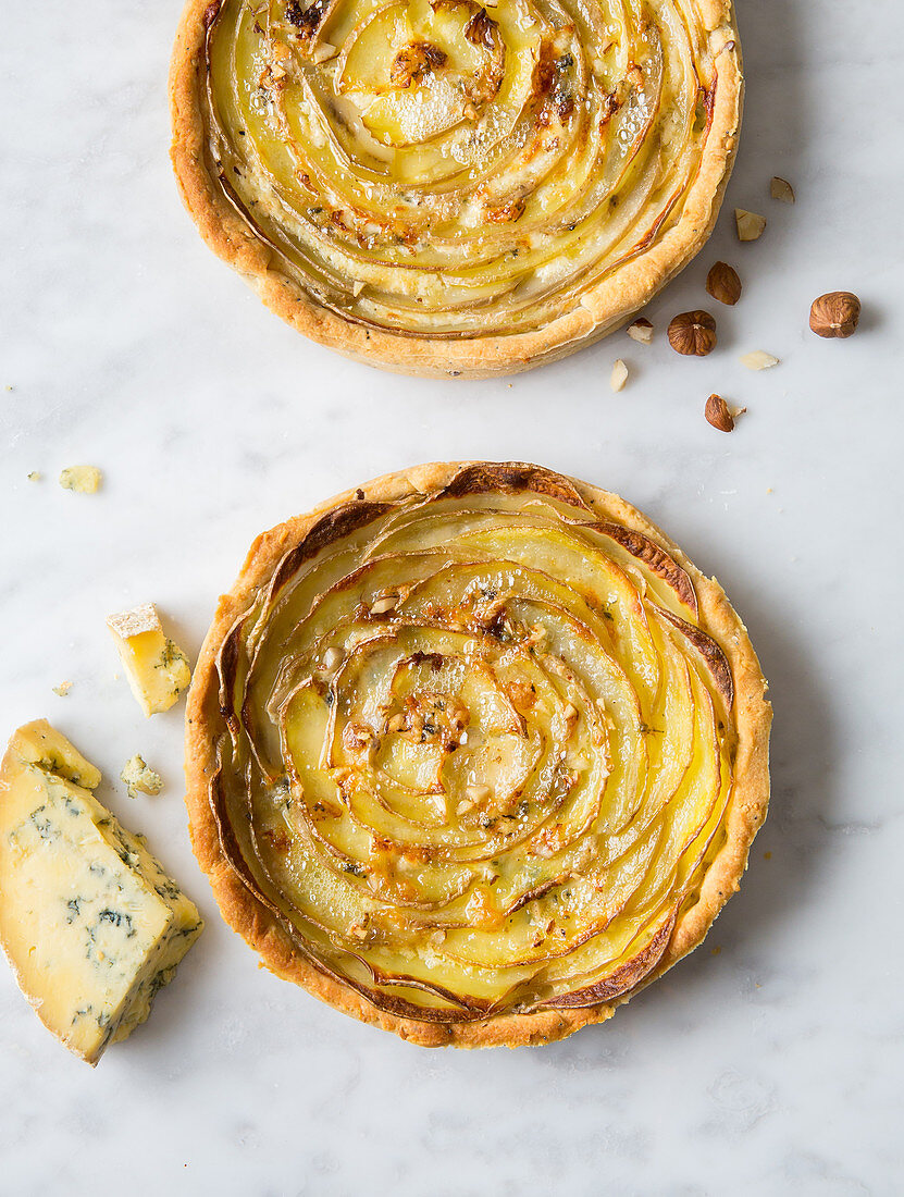 Roquefort tart with apples and hazelnuts