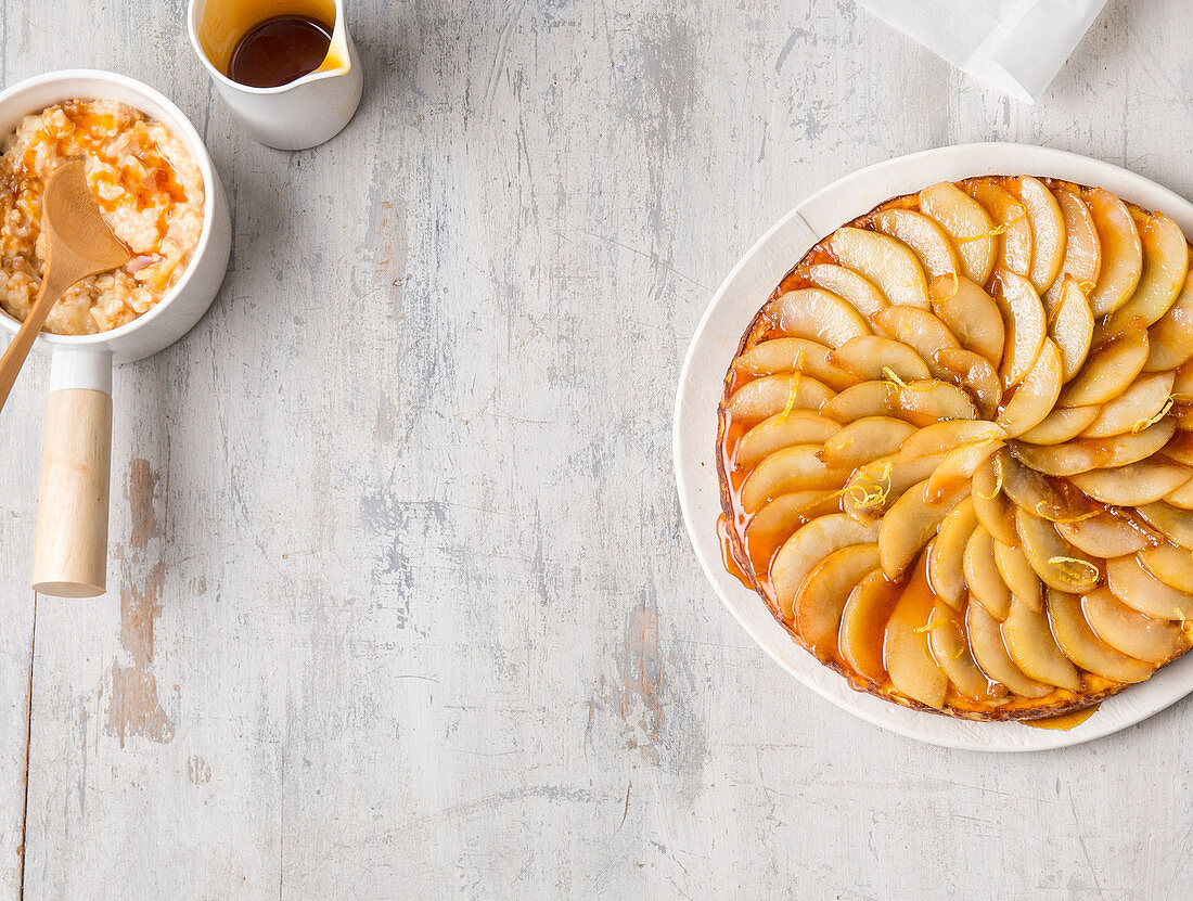 Apple tart with rice pudding and caramel