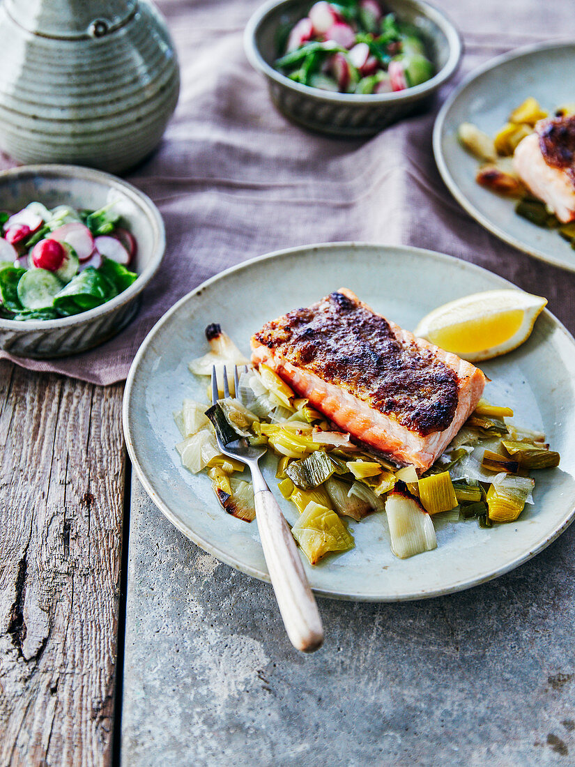 Grilled salmon steak with fried leeks