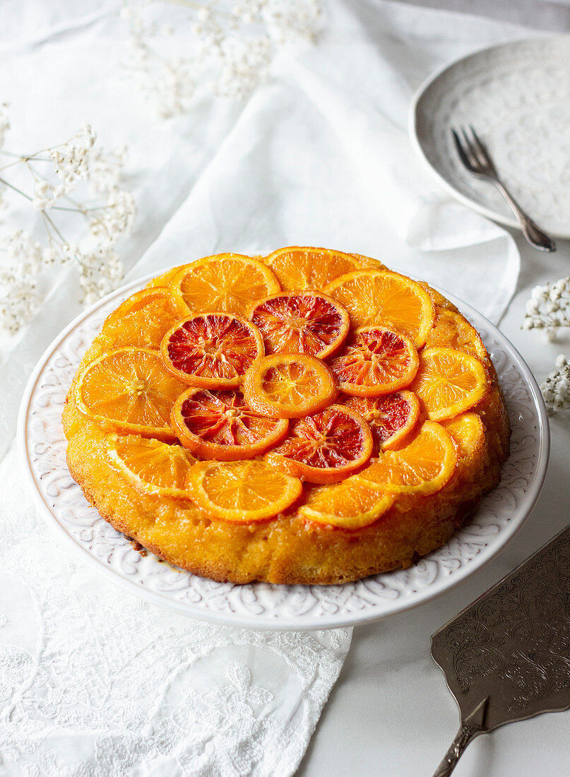 Crumbled semolina cake with oranges and blood oranges