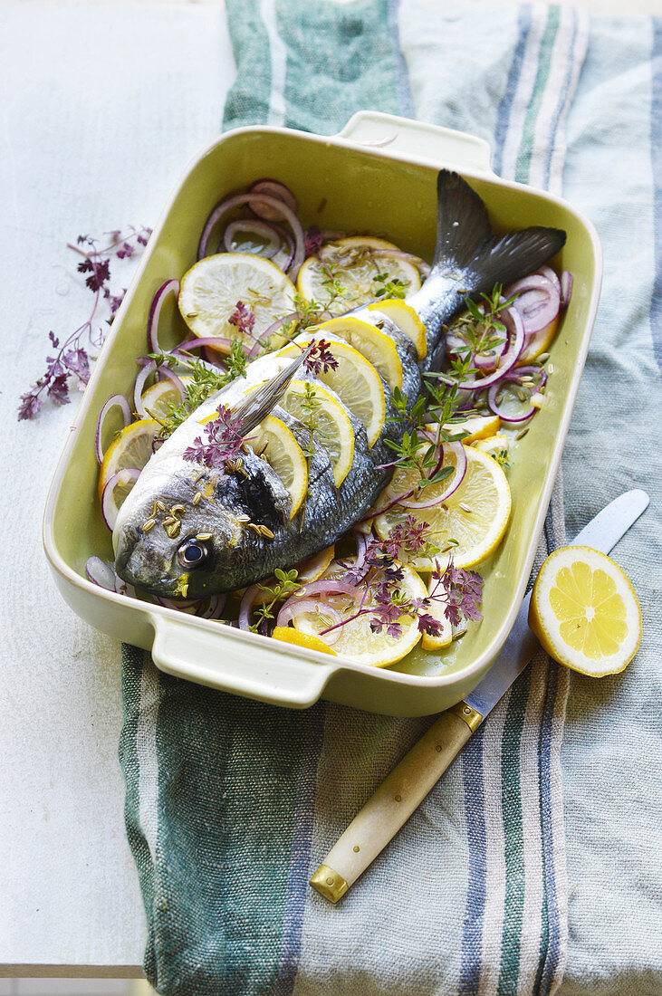 Baked sea bream with fennel, red chervil, onions, thyme and lemons