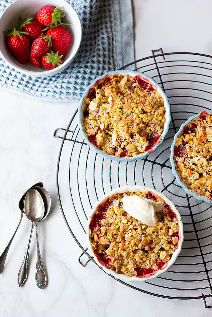 Strawberry and rhubarb crumble