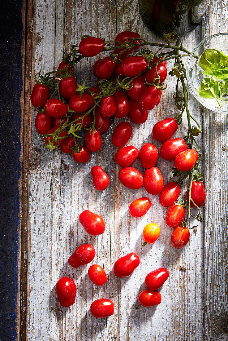 Fresh cherry tomatoes