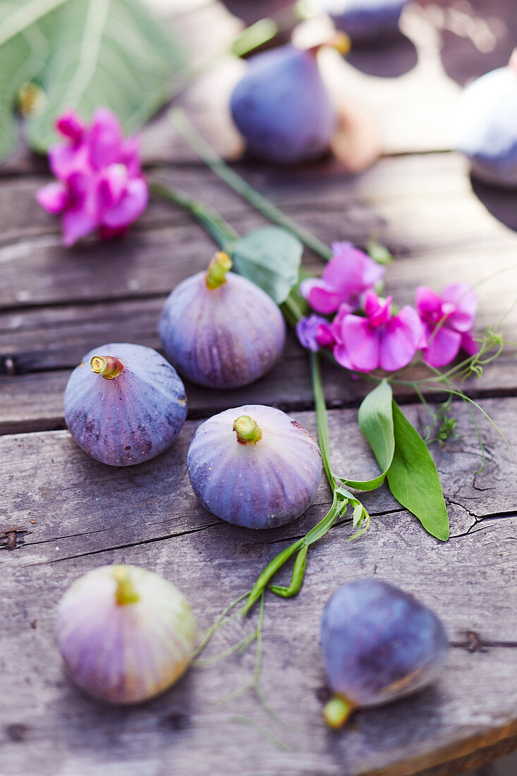 Fresh figs on a wooden table in the open air