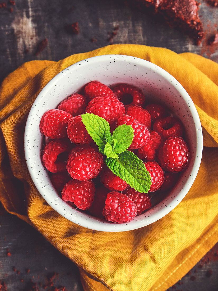 Frische Himbeeren im Schälchen