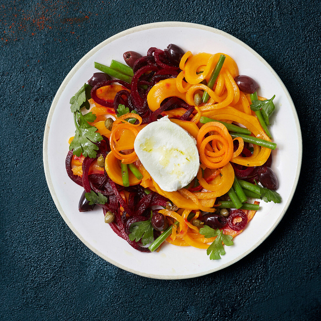 Carrot and beetroot spaghetti with green beans, olives and mozzarella cheese
