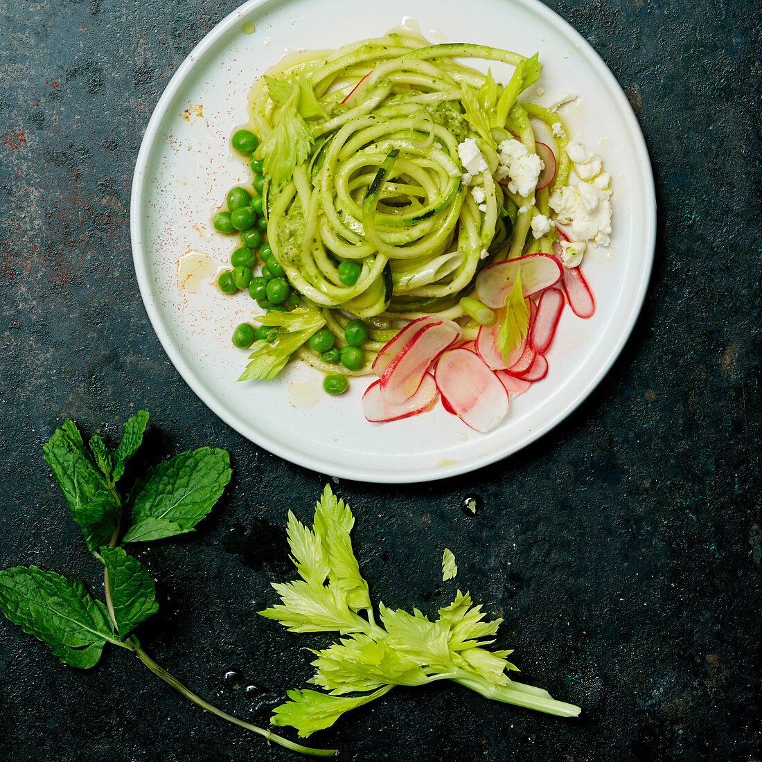 Zoodles with fennel, peas, feta and radish