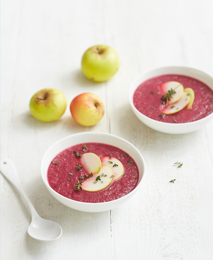 Detox soup with beetroot and apple