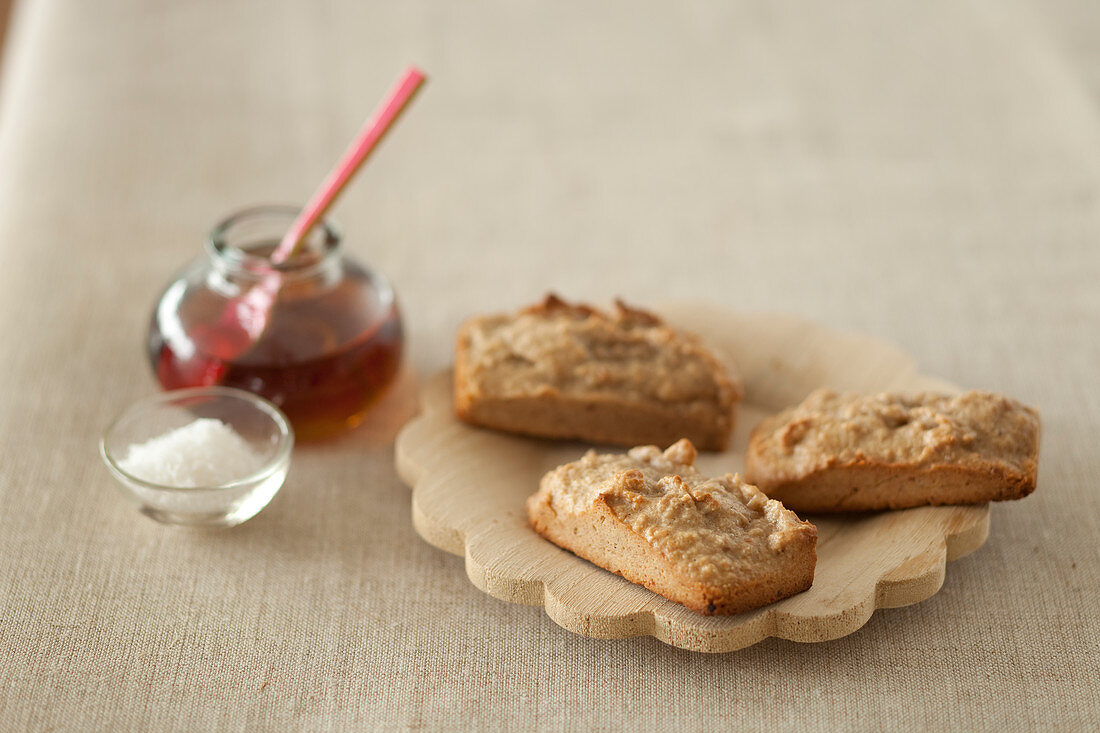 Muesli bars with maple syrup